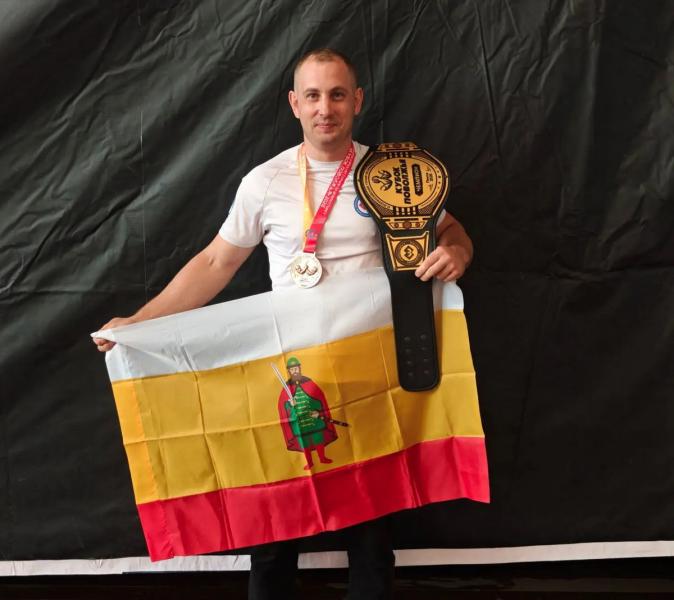 Рязанский спортсмен выиграл Всероссийский турнир по армрестлингу